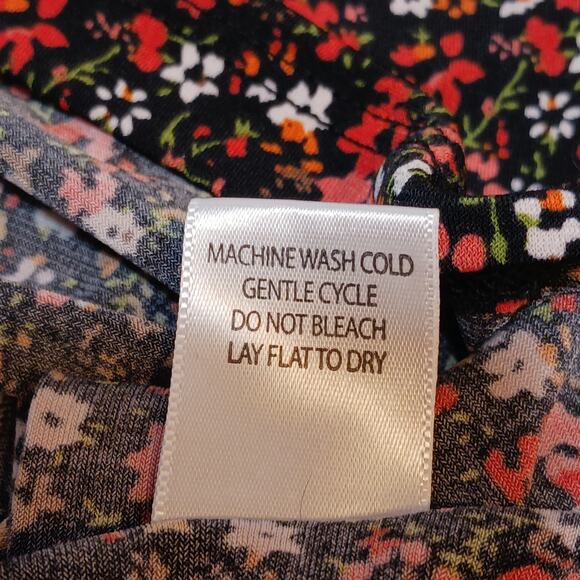 Lucy & Laurel Women's Medium Black and Red Floral Blouse with Flutter Sleeves - Picture 4 of 7